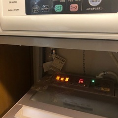 2019年製日立衣類乾燥機DE-N60WV6kgと台の画像