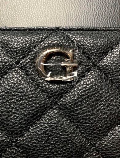【新品】GUESSの長財布 ブラック キルティング Gロゴ 長財布