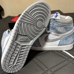 NIKE AIR JORDAN 1 ハイパーロイヤルの画像