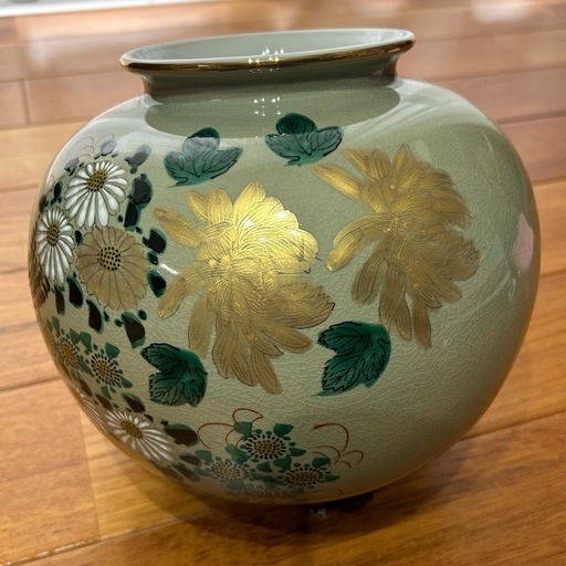 九谷焼 花瓶 秋峰作 九谷焼 陶峰作 金彩色絵花瓶を買取させていただきました 九谷焼
