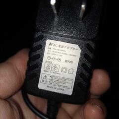 カイホウ　ポータブルDVDプレーヤーのアダプター