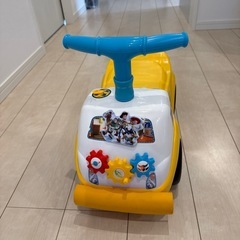 トイストーリー足蹴り車