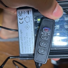 透明なガラス水槽と5wのLEDライトがセット。の画像
