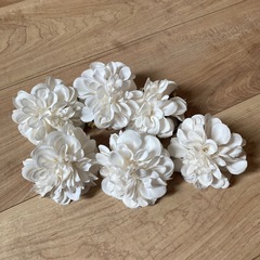 スリーコインズ　カーテン　留め具　インテリア　お花
