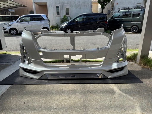 トヨタ　ルーミー　フロントバンパー