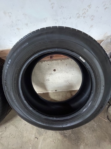 早い物勝ち！中古　タイヤ　225/80R18  ダンロップ