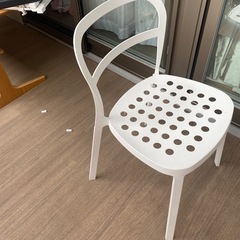 IKEA椅子　白の画像