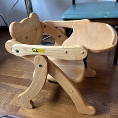 ベビーゲート2つ　ローチェア２つ　木馬　おもちゃの画像