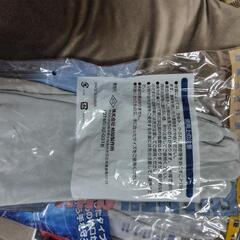 溶接用革手とシャープナーの画像