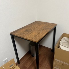 テーブル