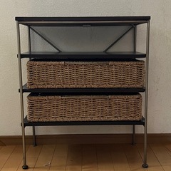 落ち着く色合いダークブラウンのラック