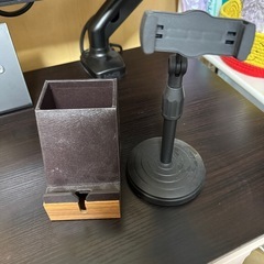 ペン立て(スマホ置きにもなる)・スマホスタンド