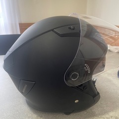 バイクヘルメットとロックチェーンセットの画像