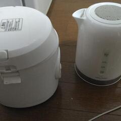 小型の電子炊飯器と電気ポット