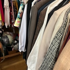 お洋服1枚100円セール中の画像