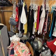 お洋服1枚100円セール中の画像
