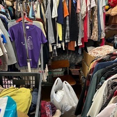 お洋服1枚100円セール中の画像