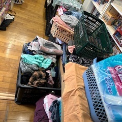お洋服1枚100円セール中の画像