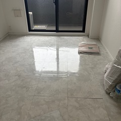 大理石風フロアタイルの画像