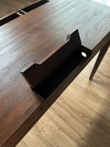 【成約済み】
パソコンデスク／120cm幅／引き出し収納／木製／無垢材