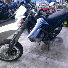 KAWASAKI Dトラッカー125 白 エンジン始動動画 自賠責保険で乗れます 半額配送キャンペーン 現状渡し諸経費￥0- 横浜 P-Yardの画像