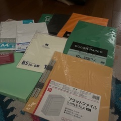 まとめて全て.学生さんにも！リングファイル.ノート.ルーズリーフ.カラーペーパー.の画像