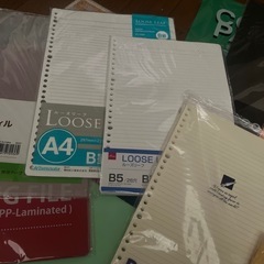 まとめて全て.学生さんにも！リングファイル.ノート.ルーズリーフ.カラーペーパー.の画像