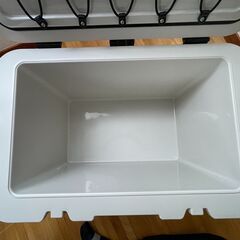 【値下げします！】HUGEL 40L クーラーボックス VITC-40　脅威の保冷力！6面真空断熱　保冷剤2個付の画像