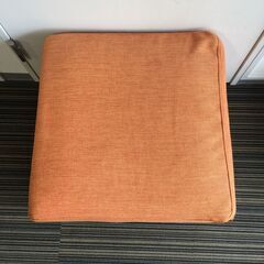○椅子 クッション オレンジ 幅56×奥行56㎝×高さ40㎝ イス いす 家具 無地 中古品(NF250525)360-467の画像
