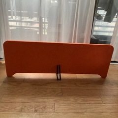 机、テーブルの上に置いて使うパーテーション
