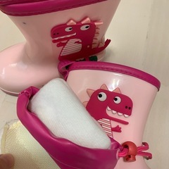 恐竜 ピンク 長靴 17cmの画像
