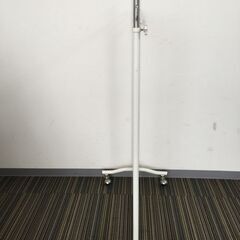○ハンガーラック 幅66㎝(フック掛け幅56㎝)×奥行42㎝ 高さ調整可能高さ110-190㎝程度 収納家具 衣装収納 衣類掛け キャスター 中古品(NF250525)360-470の画像