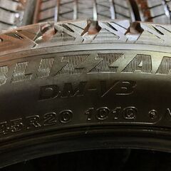 BS BRIDGESTONE BLIZZAK DM-V3 255/45R20 20インチ スタッドレス 4本 22年製 ベンツ/GLA/GLB/GLC/GLCクーペ/GLE等　(KTN384) の画像