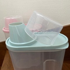 【2個セット】ペット用　エサ入れ　計量カップ付き　の画像