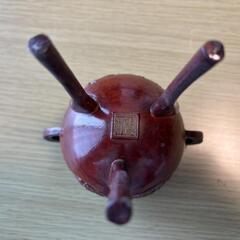 【良品】アンティーク風 三足香炉 赤茶色 彫刻入りの画像