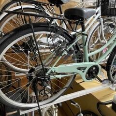 梅雨シーズン終わったけれど特価販売継続しておきますです。新車◆◆26インチ軽快車◆オートライト・変速付き・チャイルドシート対応モデルの画像