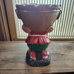 樽を背負う小人の植木鉢　プランター　A32の画像