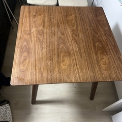 ダイニングテーブル　椅子２脚