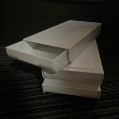 机の下に貼れる引き出しケース