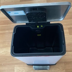 ゴミ箱ステンレスペダルペール 40L の画像