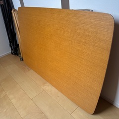 ダイニングテーブルの画像