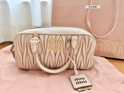 miumiu ほぼ新品バッグ　限定カラー