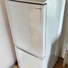 【美品・動作品】冷蔵庫SHARP製 一人暮らしサイズ白