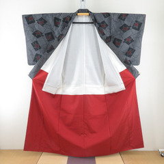 紬 着物 大島紬 黒色ｘ灰色ｘ赤色 四角に花模様 袷 バチ衿 正絹 仕立て上がり着物 身丈158cm 【キモノオフ野々市若松店】の画像