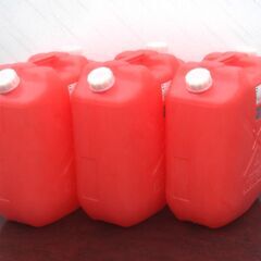 美品 ポリタンク ジェリカン 灯油タンク 石油タンク 3個あり 　