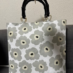 いいね無し即買いタッセルおまけ　トートバッグ　新品の画像