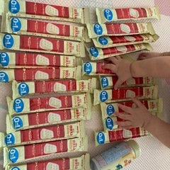 粉ミルク　ほほてみらくらくキューブ21個、缶1本