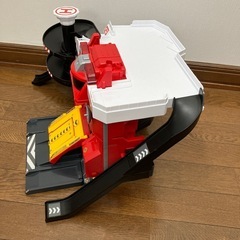 トミカ　変形ファイヤーステーションの画像