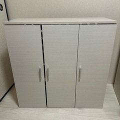3枚扉付　収納　ホワイト　通気性あり