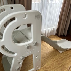 子供用室内すべり台の画像